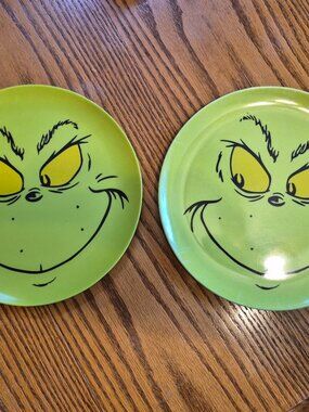 2 Grinch Dinner Plates